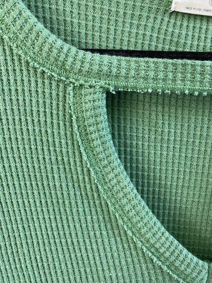 ANTHROPOLOGIE T.La GREEN NADIA CUT OUT THERMAL WAFFLE TUNIC TOP SMALL - Picture 6 of 12